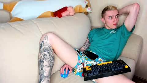 Snapshot of crazybottom99 chatting on 02/27/25, 04:43 Alex online show from 02/27/25, 04:43