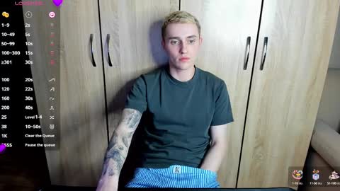 Snapshot of crazybottom99 chatting on 03/10/25, 05:39 Alex online show from 03/10/25, 05:39