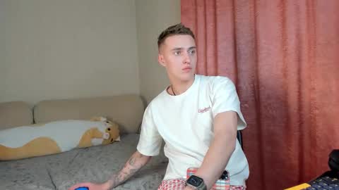 Snapshot of crazybottom99 chatting on 11/01/25, 06:32 Alex online show from 11/01/25, 06:32