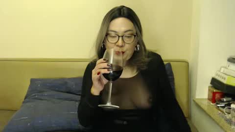 Snapshot of crazychika chatting on 01/06/25, 05:38 Kelly   online show from 01/06/25, 05:38