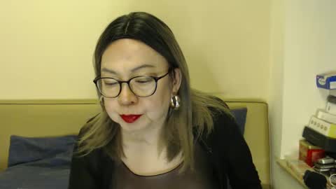 Snapshot of crazychika chatting on 01/12/25, 04:08 Kelly   online show from 01/12/25, 04:08