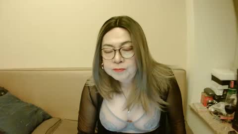 Snapshot of crazychika chatting on 03/01/25, 08:42 Kelly   online show from 03/01/25, 08:42