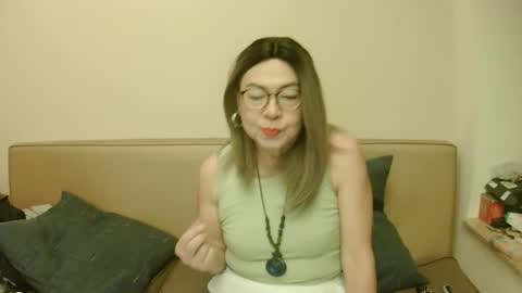 Snapshot of crazychika chatting on 10/12/25, 03:33 Kelly   online show from 10/12/25, 03:33