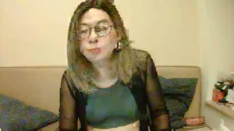 Snapshot of crazychika chatting on 10/19/25, 03:34 Kelly   online show from 10/19/25, 03:34