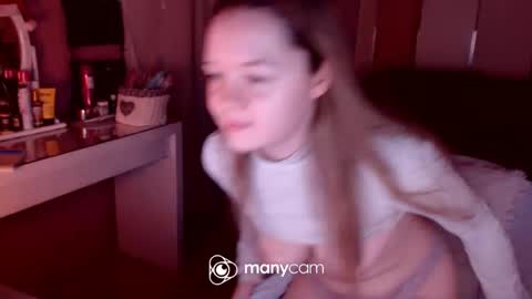 Snapshot of crazydollelf chatting on 12/11/24, 03:15 Camille online show from 12/11/24, 03:15