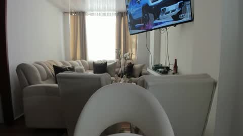 LAURA online show from 11/04/25, 04:17