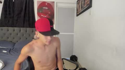 crazzy_master1 online show from 06/06/26, 07:24
