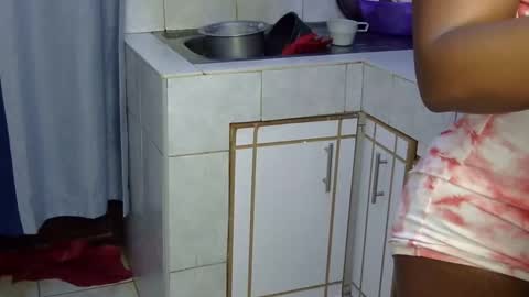 Snapshot of creamie8 chatting on 01/12/25, 09:29 creamie8 online show from 01/12/25, 09:29