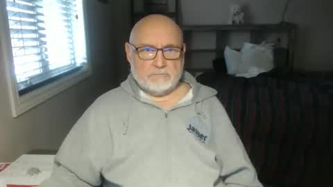 Creamormilk online show from 12/17/25, 01:17