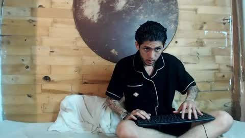  CAMILA Y SEBASTIAN online show from 01/24/25, 02:49