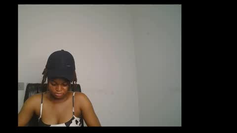 Snapshot of creamy_juicypussy chatting on 03/01/25, 12:12 Lady jasmine online show from 03/01/25, 12:12