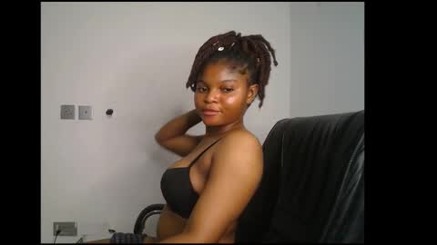 Snapshot of creamy_juicypussy chatting on 03/03/25, 04:03 Lady jasmine online show from 03/03/25, 04:03
