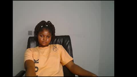 Snapshot of creamy_juicypussy chatting on 03/06/25, 04:17 Lady jasmine online show from 03/06/25, 04:17
