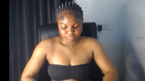 Snapshot of creamy_juicypussy chatting on 09/10/25, 07:41 Lady jasmine online show from 09/10/25, 07:41