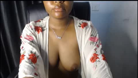 Snapshot of creamy_juicypussy chatting on 09/19/25, 10:32 Lady jasmine online show from 09/19/25, 10:32
