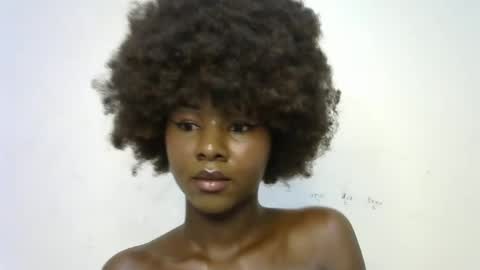 Snapshot of creamybabee chatting on 01/12/25, 01:05 queen online show from 01/12/25, 01:05