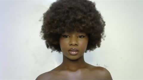 Snapshot of creamybabee chatting on 01/18/25, 05:48 queen online show from 01/18/25, 05:48