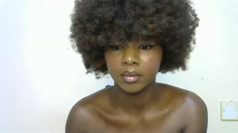 Snapshot of creamybabee chatting on 01/18/25, 09:02 queen online show from 01/18/25, 09:02