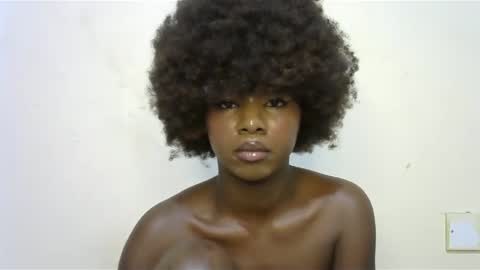 Snapshot of creamybabee chatting on 01/19/25, 12:17 queen online show from 01/19/25, 12:17