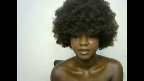 Snapshot of creamybabee chatting on 01/27/25, 02:02 queen online show from 01/27/25, 02:02