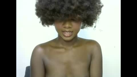 Snapshot of creamybabee chatting on 01/28/25, 10:23 queen online show from 01/28/25, 10:23