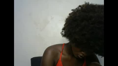 Snapshot of creamybabee chatting on 03/02/25, 12:01 queen online show from 03/02/25, 12:01