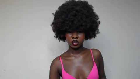 Snapshot of creamybabee chatting on 03/07/25, 02:23 queen online show from 03/07/25, 02:23