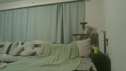 Snapshot of creamybiscuits12 chatting on 10/04/25, 04:49 creamybiscuits12 online show from 10/04/25, 04:49