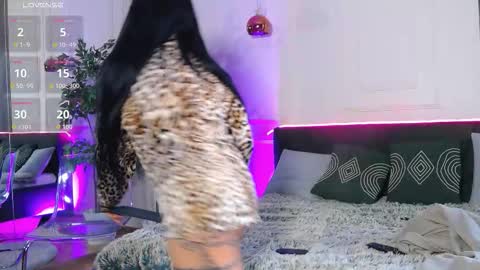 Snapshot of creamyinkk chatting on 10/30/25, 08:27 Sophie online show from 10/30/25, 08:27