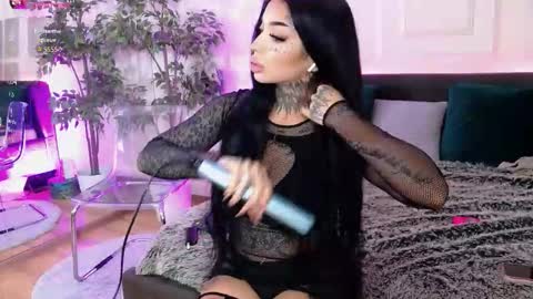 Snapshot of creamyinkk chatting on 11/05/25, 12:16 Sophie online show from 11/05/25, 12:16