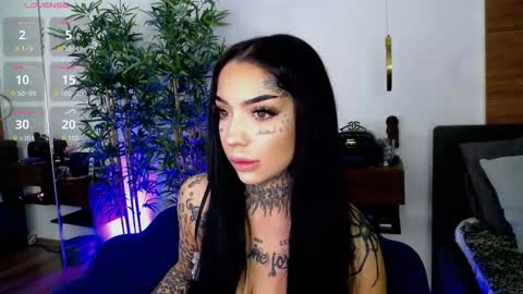 Snapshot of creamyinkk chatting on 11/27/25, 07:10 Sophie online show from 11/27/25, 07:10