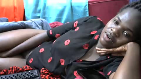 Snapshot of creamymomma chatting on 12/28/24, 07:22 verah online show from 12/28/24, 07:22