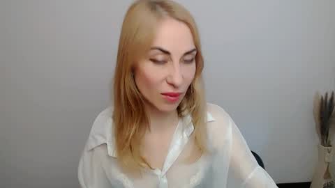 Snapshot of create_your_own_sun chatting on 04/29/26, 07:01 Lera online show from 04/29/26, 07:01
