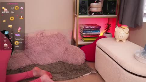 Snapshot of creme_dela_creme chatting on 01/05/25, 08:31 Quinn de la Creme online show from 01/05/25, 08:31