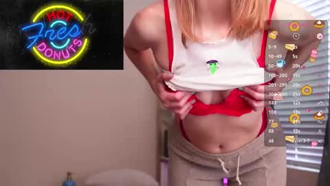 Snapshot of creme_dela_creme chatting on 01/10/25, 04:51 Quinn de la Creme online show from 01/10/25, 04:51