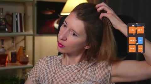 Snapshot of creme_dela_creme chatting on 10/21/25, 05:57 Quinn de la Creme online show from 10/21/25, 05:57