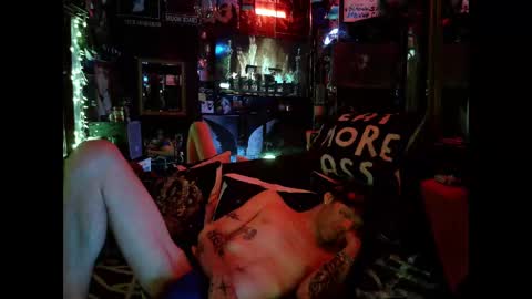 Snapshot of crescentx chatting on 09/21/25, 12:45 Damien Mourningstar online show from 09/21/25, 12:45