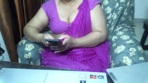Snapshot of crezybhabihot chatting on 01/30/25, 11:33 Sonika69 online show from 01/30/25, 11:33