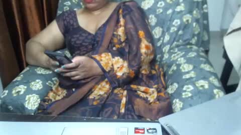 Snapshot of crezybhabihot chatting on 02/02/25, 01:55 Sonika69 online show from 02/02/25, 01:55