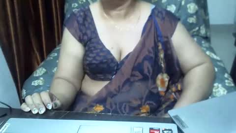 Snapshot of crezybhabihot chatting on 02/15/25, 12:22 Sonika69 online show from 02/15/25, 12:22