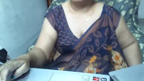 Snapshot of crezybhabihot chatting on 02/15/25, 11:36 Sonika69 online show from 02/15/25, 11:36