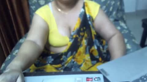 Snapshot of crezybhabihot chatting on 03/03/25, 12:16 Sonika69 online show from 03/03/25, 12:16
