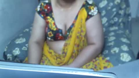 Snapshot of crezybhabihot chatting on 03/05/25, 11:16 Sonika69 online show from 03/05/25, 11:16