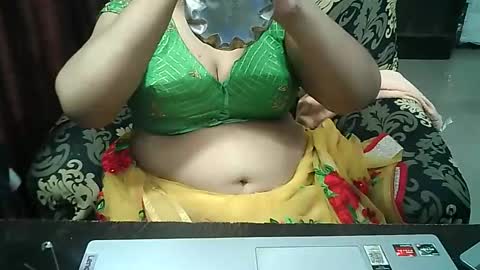 Snapshot of crezybhabihot chatting on 09/09/25, 08:08 Sonika69 online show from 09/09/25, 08:08