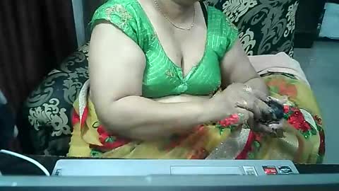 Snapshot of crezybhabihot chatting on 09/10/25, 11:21 Sonika69 online show from 09/10/25, 11:21