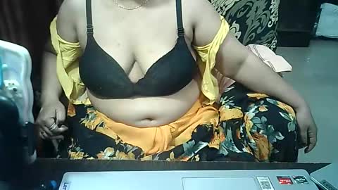 Snapshot of crezybhabihot chatting on 09/20/25, 10:38 Sonika69 online show from 09/20/25, 10:38