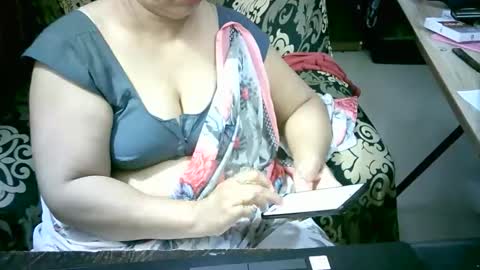Snapshot of crezybhabihot chatting on 05/16/26, 08:18 Sonika69 online show from 05/16/26, 08:18