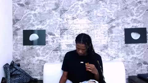 Snapshot of criisbrown_ chatting on 11/15/25, 11:18 CriisBrown online show from 11/15/25, 11:18