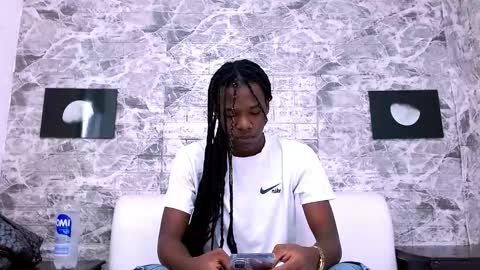 Snapshot of criisbrown_ chatting on 11/20/25, 11:21 CriisBrown online show from 11/20/25, 11:21