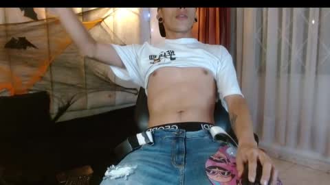 Snapshot of criiscs chatting on 10/28/25, 09:24 criiscs online show from 10/28/25, 09:24